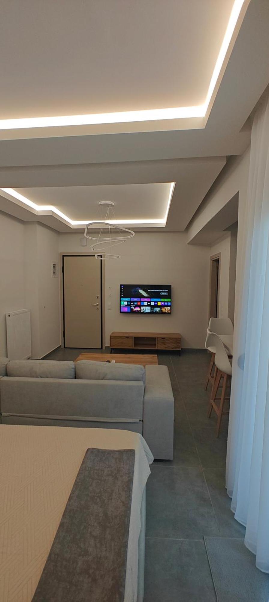 Ina'S Crib Hotel Sindos Ngoại thất bức ảnh