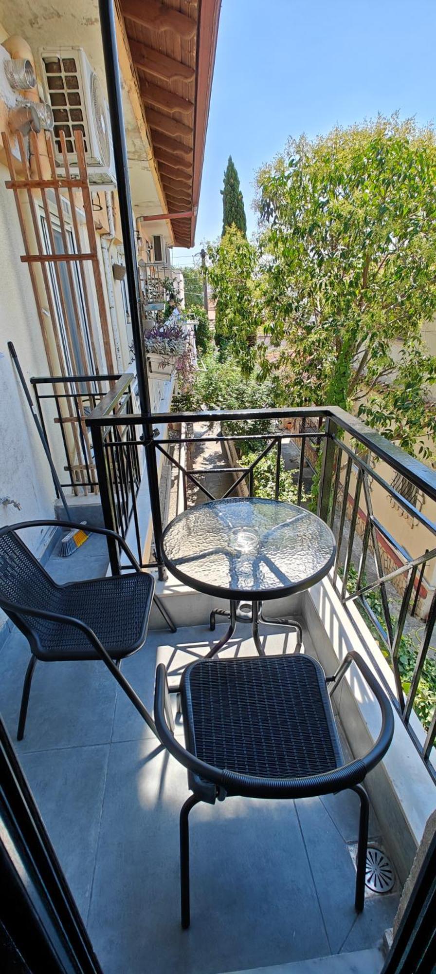 Ina'S Crib Hotel Sindos Ngoại thất bức ảnh